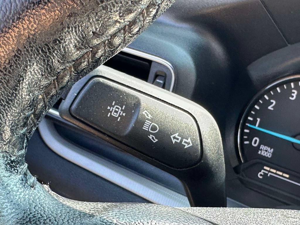 Used 2021 Ford Explorer XLT w/ Equipment Group 202A AWD/4WD image 14