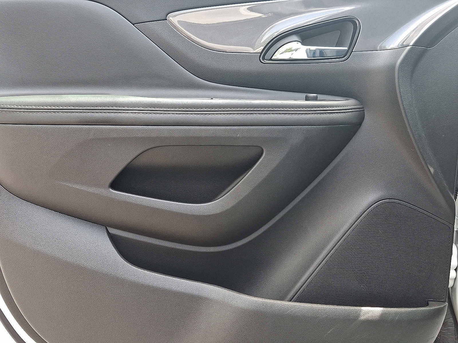 Used 2022 Buick Encore Preferred w/ Safety Package image 14