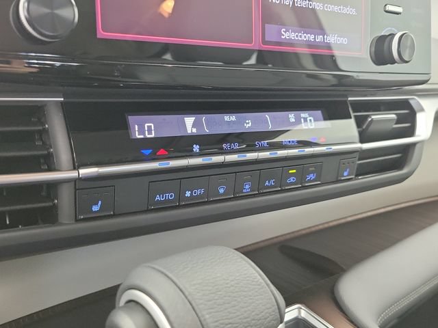 Used 2024 Toyota Sienna XLE FWD image 29