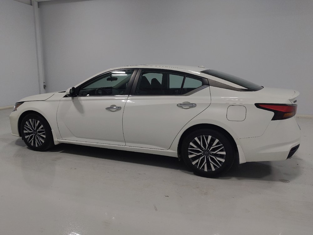 Used 2023 Nissan Altima 2.5 SV w/ SV Premium Package FWD image 3