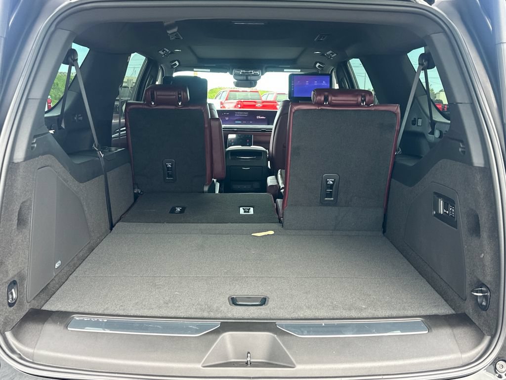 New 2026 Cadillac Escalade ESV Sport w/ LPO, ONYX Package AWD/4WD image 5