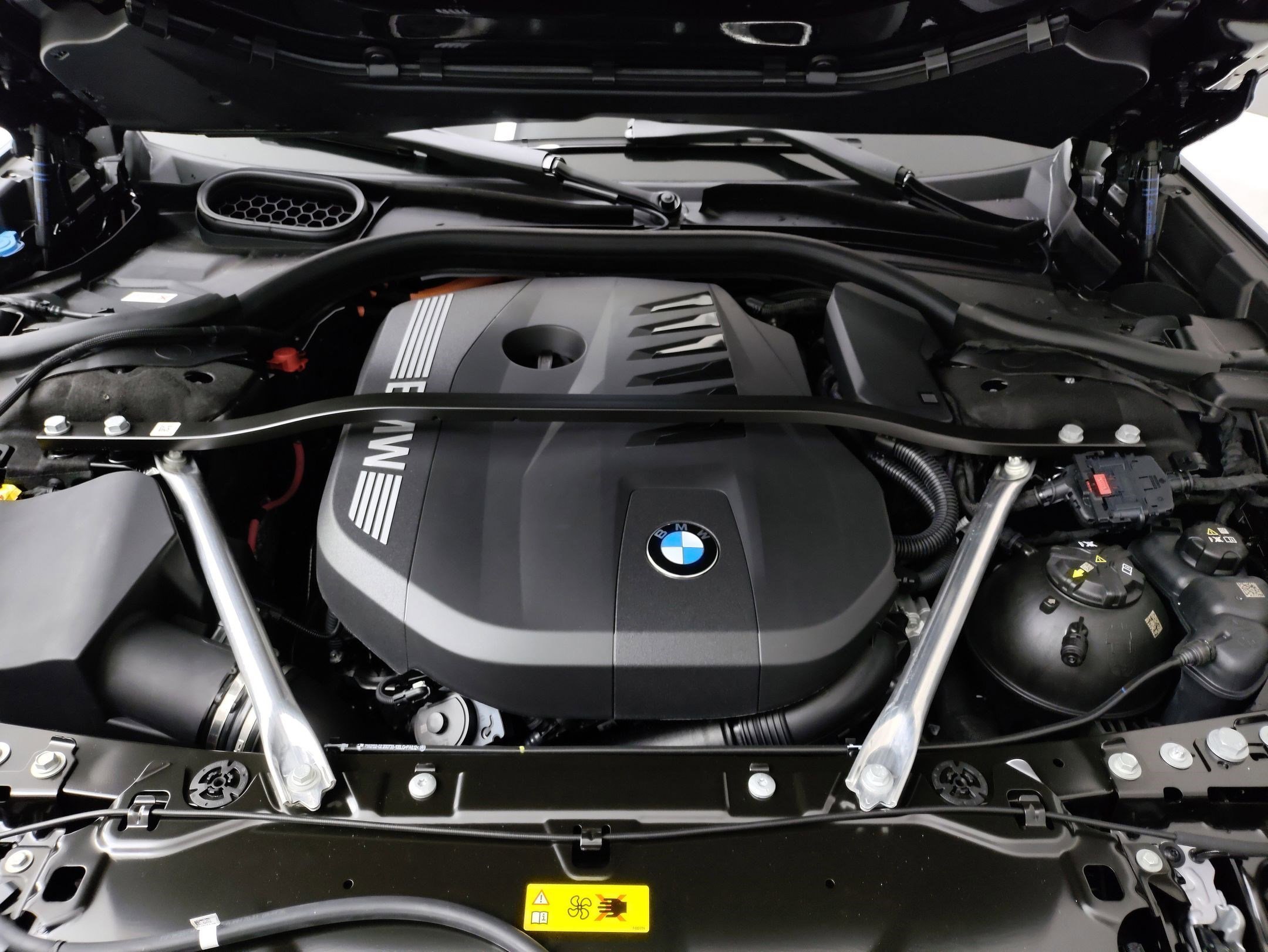 New 2026 BMW 750e xDrive image 26