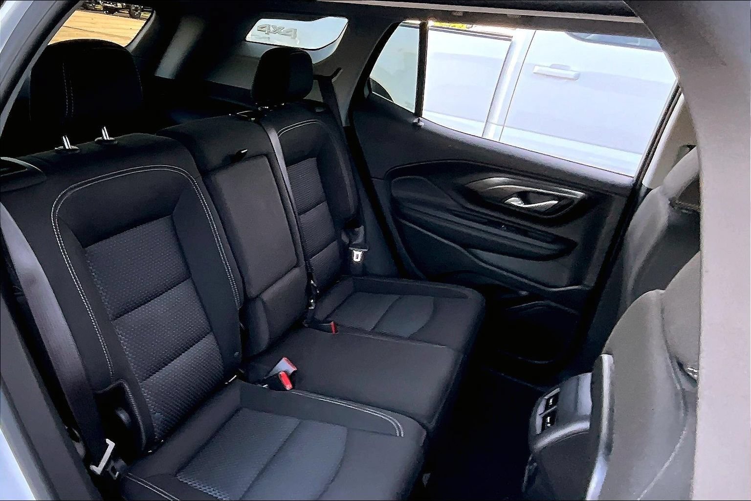 Used 2024 GMC Terrain SLE w/ Elevation Edition FWD image 28