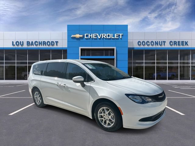 Used 2023 Chrysler Voyager LX FWD image 2