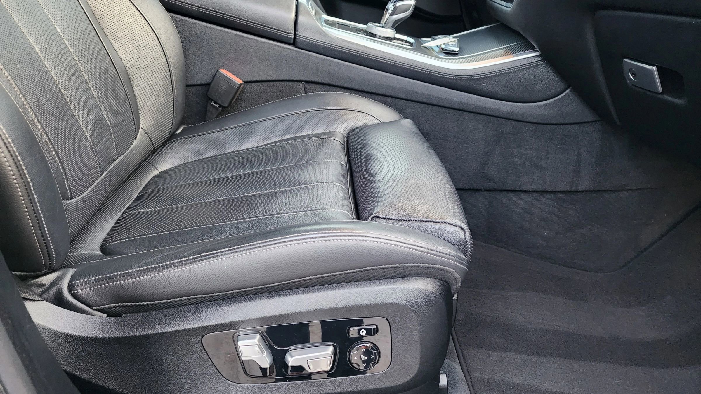 Used 2020 BMW X5 M50i w/ Premium Package image 26