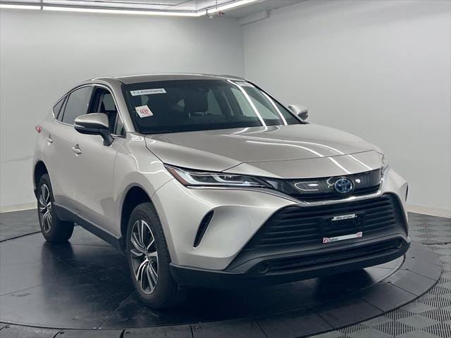 Certified 2024 Toyota Venza LE AWD/4WD image 3