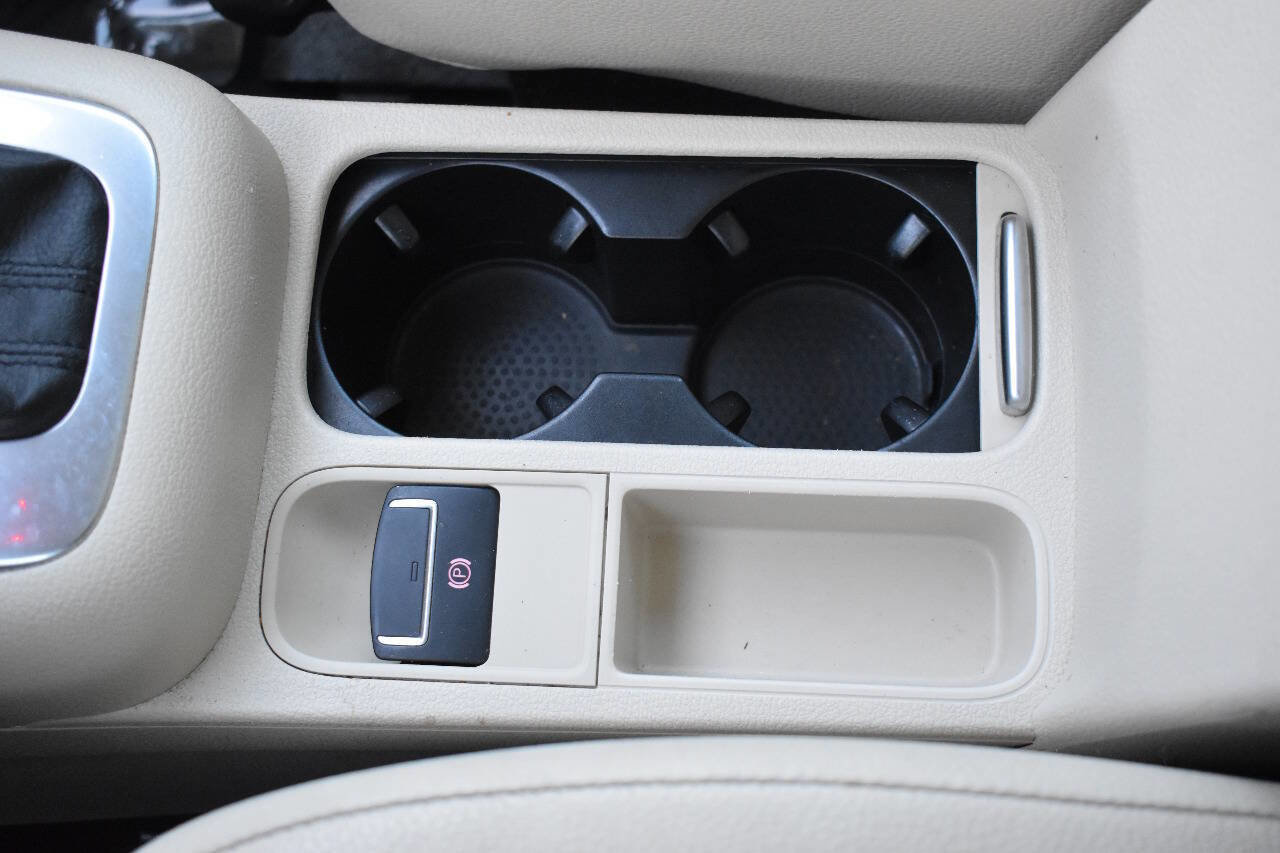 Used 2016 Volkswagen Tiguan SE image 28