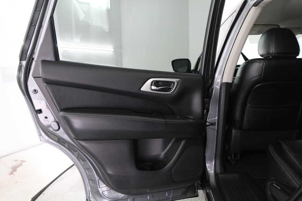 Used 2020 Nissan Pathfinder SL AWD/4WD image 40