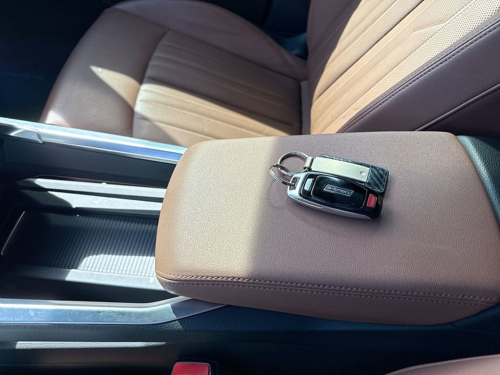 Used 2019 Audi e-tron Premium Plus image 21