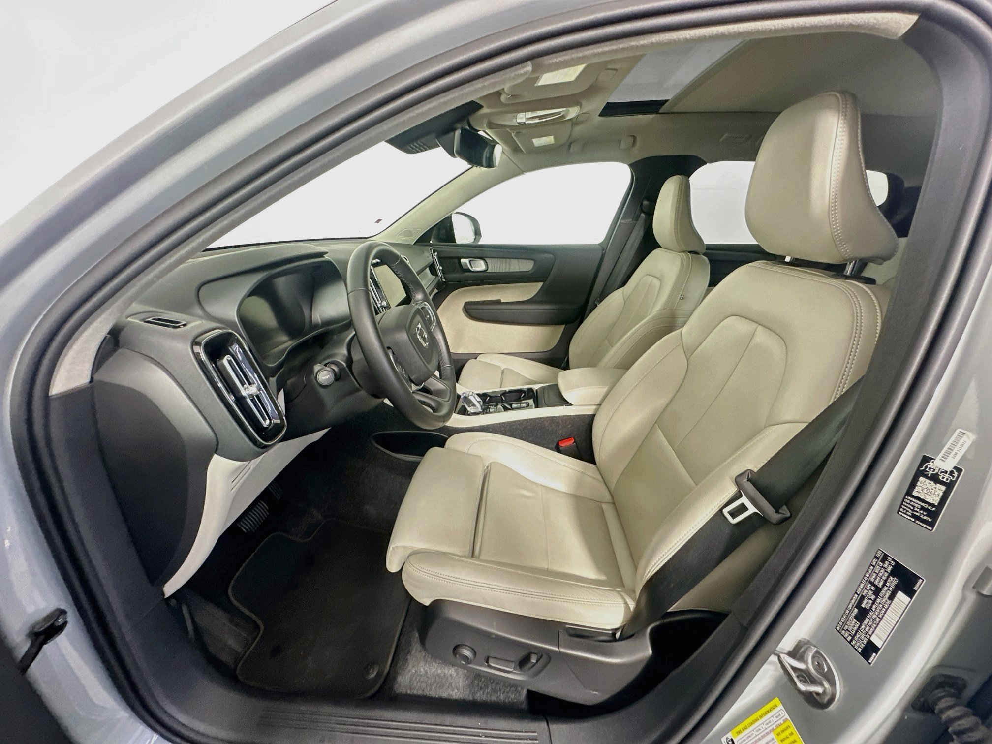 Used 2026 Volvo XC40 B5 Plus AWD/4WD image 13