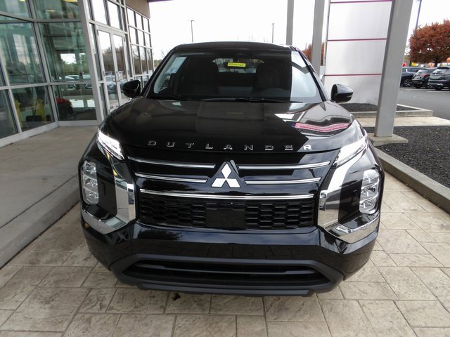 New 2025 Mitsubishi Outlander ES image 2