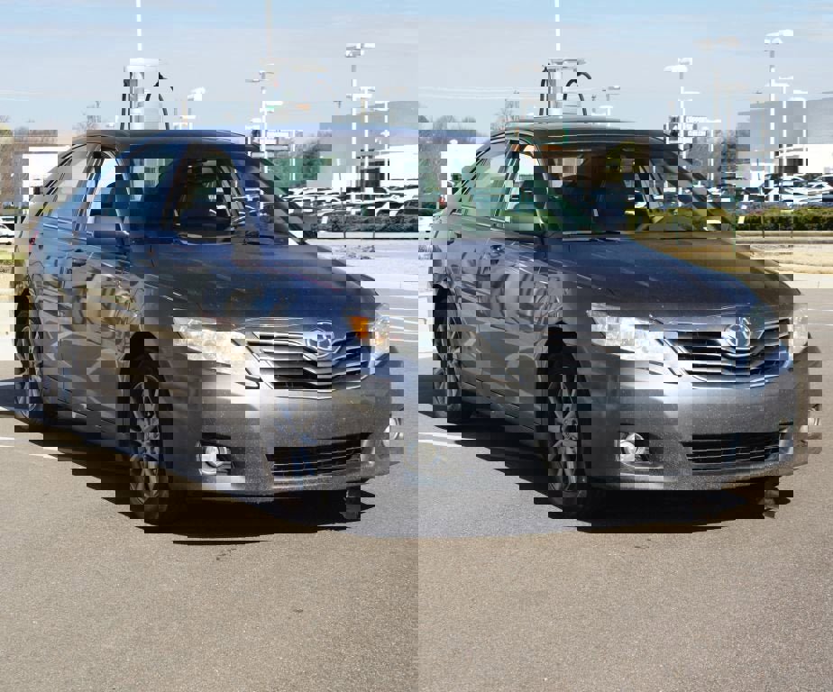 Used 2011 Toyota Camry XLE image 2