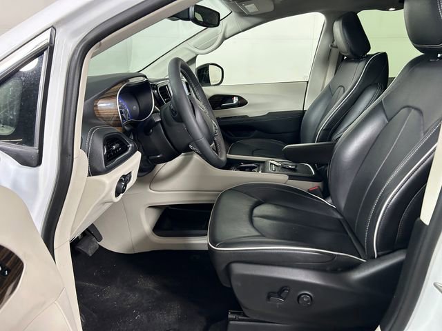 Used 2024 Chrysler Pacifica Limited image 12