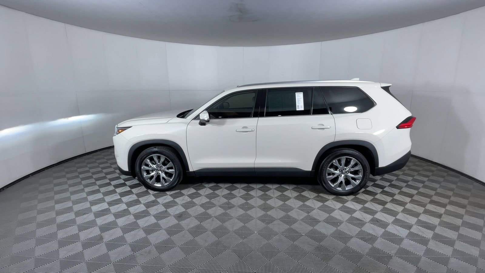 Used 2024 Toyota Grand Highlander AWD image 6