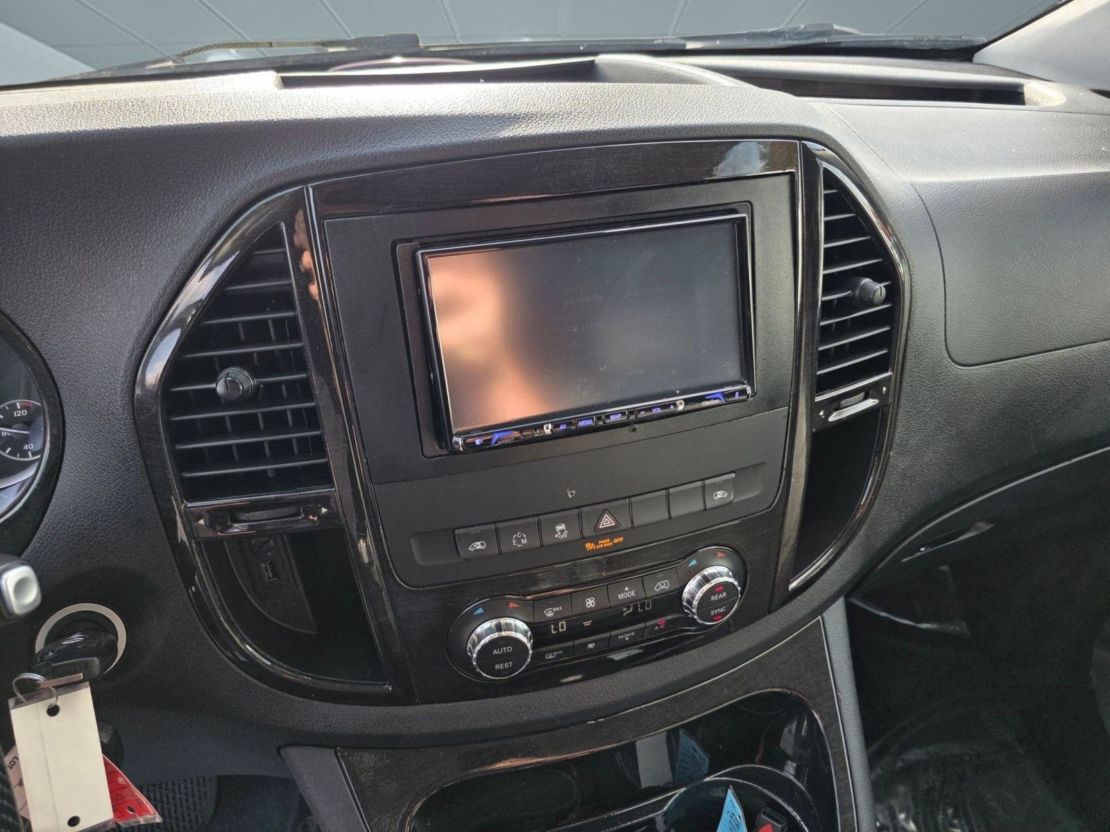 Used 2018 Mercedes-Benz Metris Passenger image 31