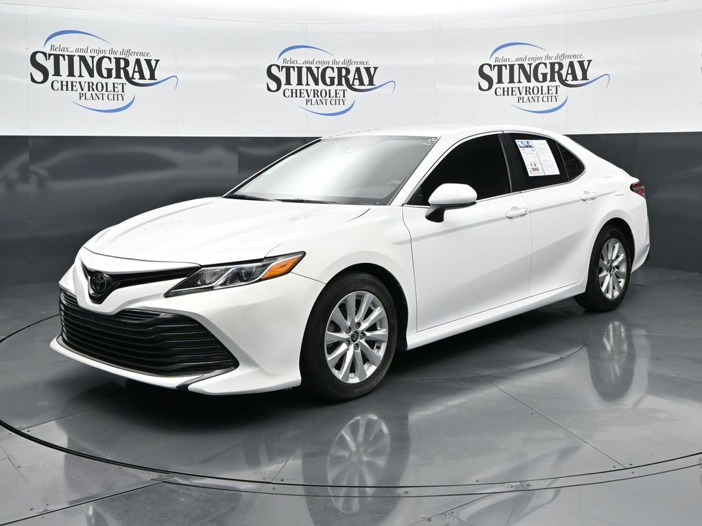 Used 2020 Toyota Camry LE image 3