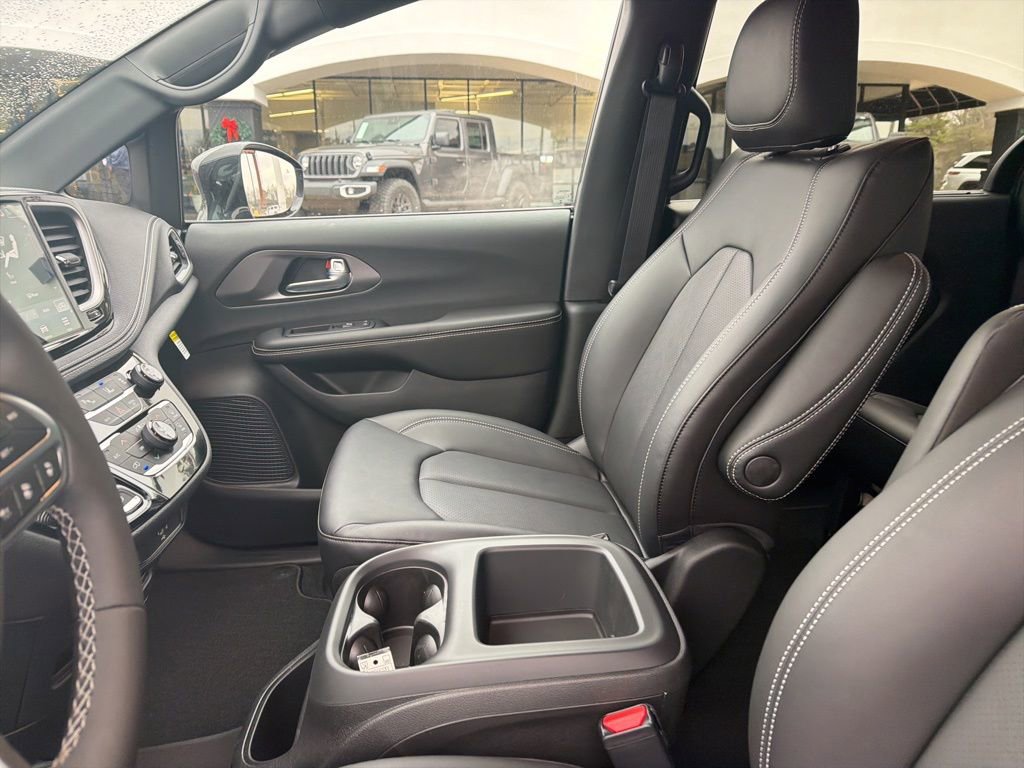 New 2026 Chrysler Pacifica Select image 34
