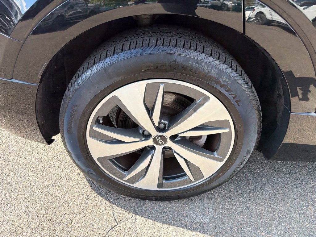 Used 2024 Audi Q8 e-tron Premium Plus w/ Premium Plus Package AWD/4WD image 32