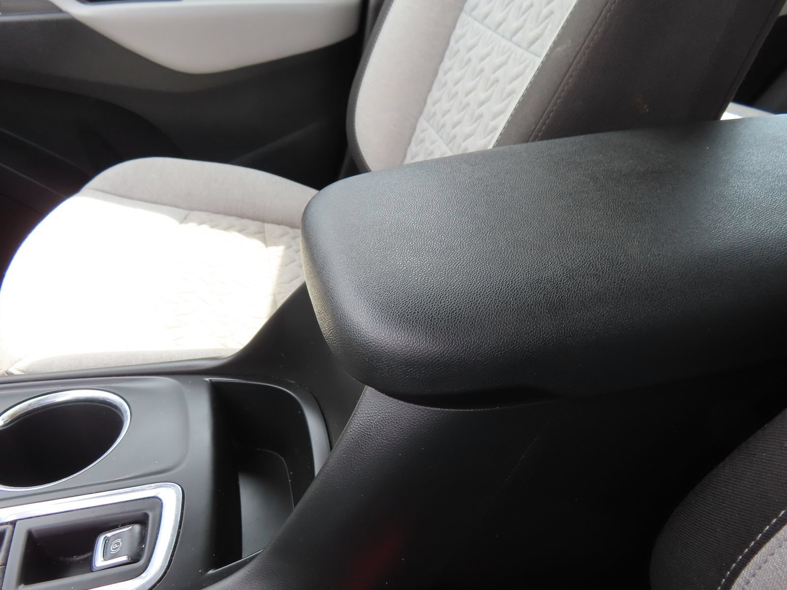 Used 2023 Chevrolet Equinox LS FWD image 26