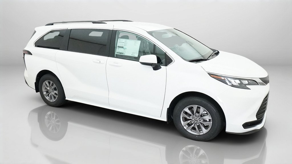 New 2026 Toyota Sienna LE FWD image 15