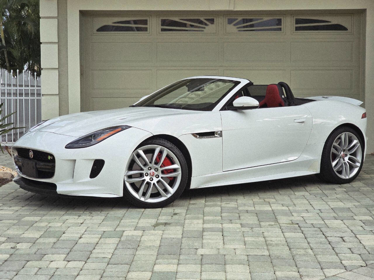 Used 2016 Jaguar F-TYPE R image 1