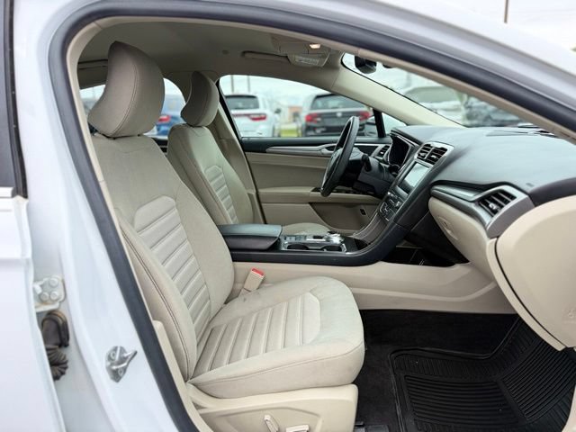 Used 2019 Ford Fusion SE FWD image 16