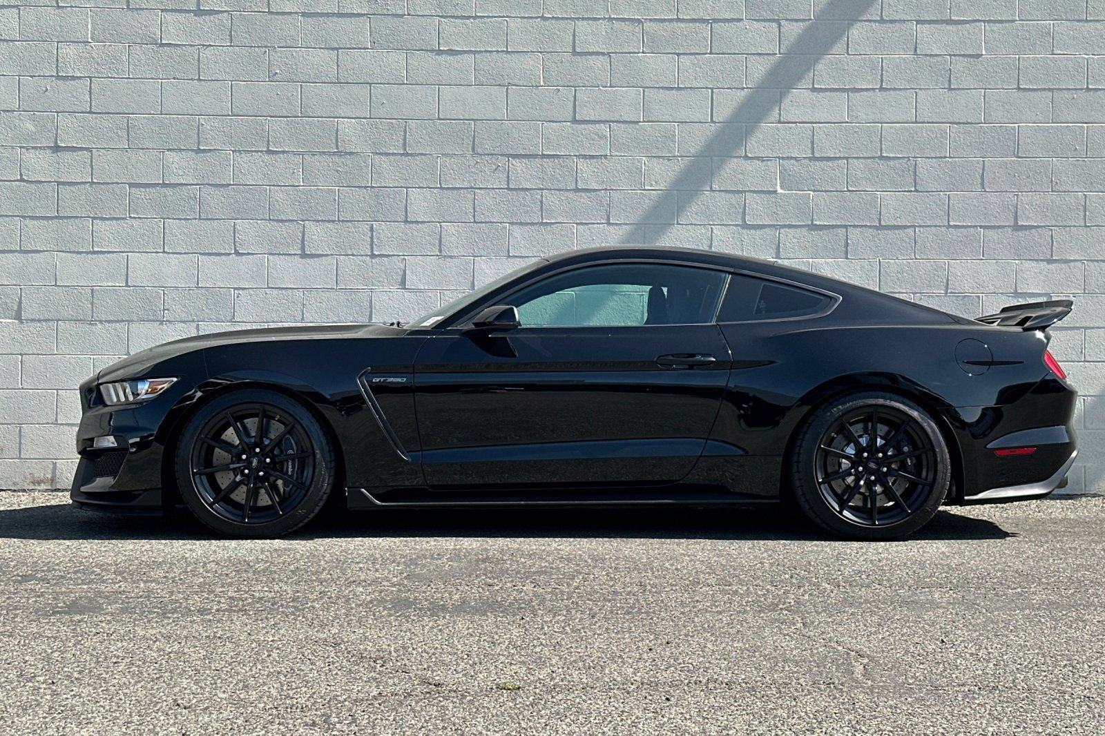 Used 2018 Ford Mustang Shelby GT350 w/ Electronics Package RWD image 7