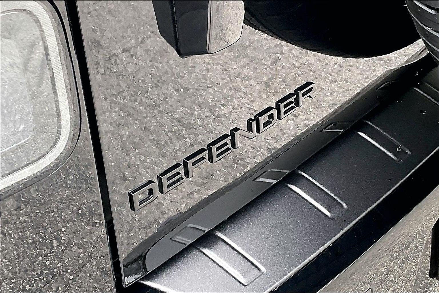 New 2026 Land Rover Defender 110 OCTA AWD/4WD image 9