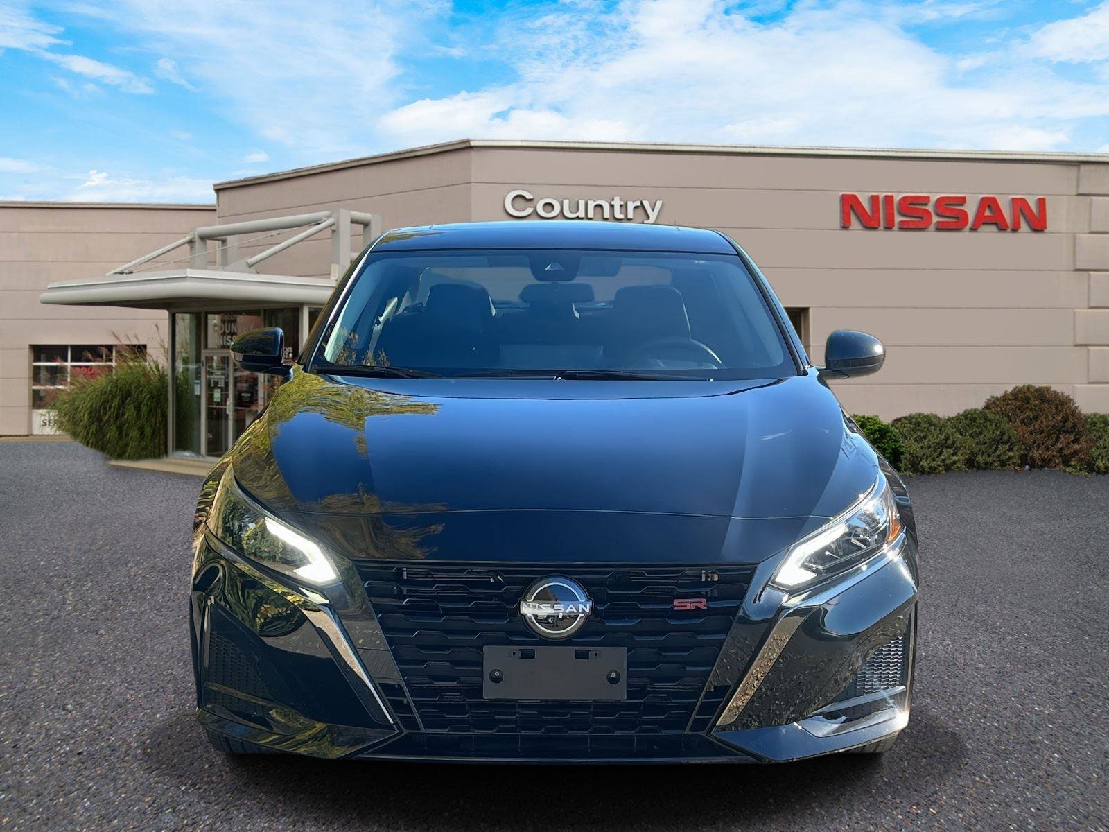 Used 2024 Nissan Altima 2.5 SR w/ SR Premium Package image 2