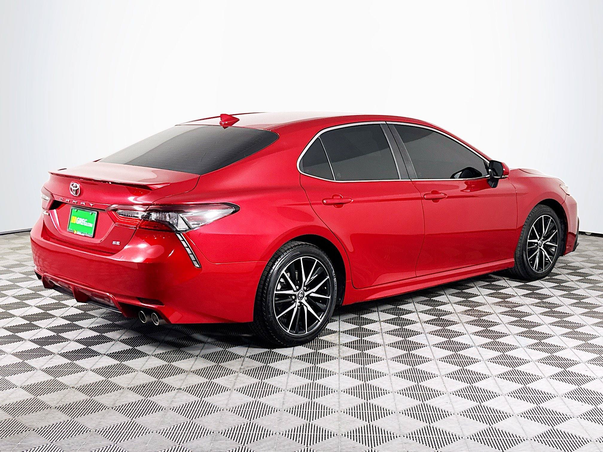 Used 2023 Toyota Camry SE w/ Cold Weather Package FWD image 8