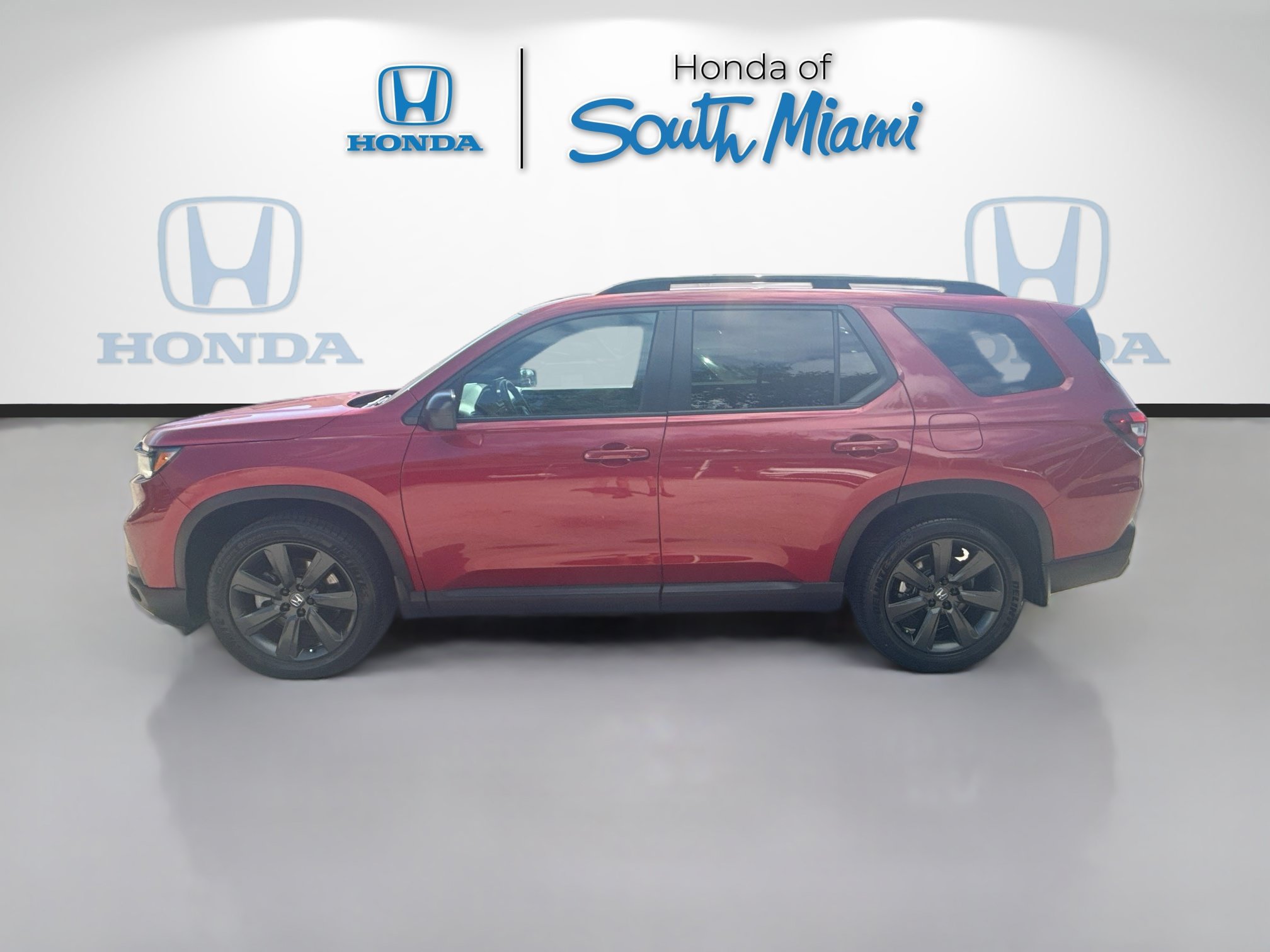 Used 2025 Honda Pilot Sport image 4