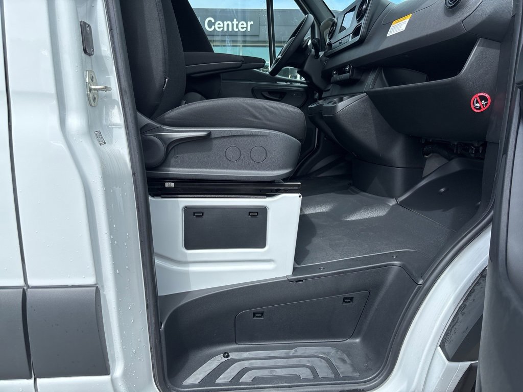 Used 2024 Mercedes-Benz Sprinter 2500 image 31