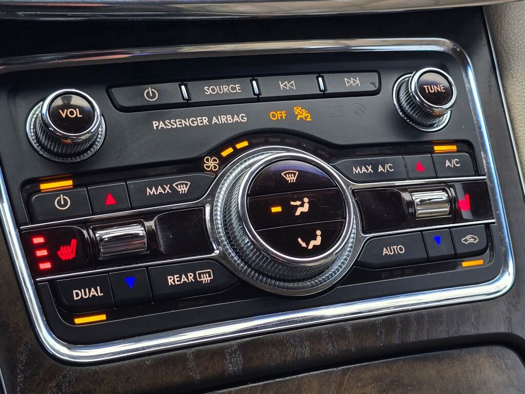 Used 2017 Lincoln Continental Select image 37