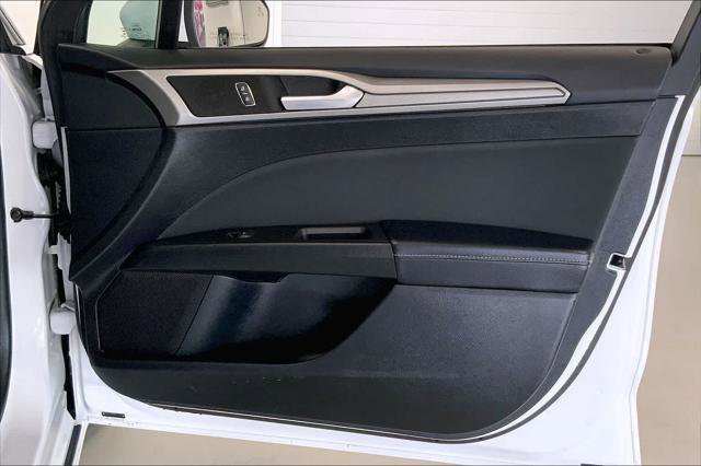 Used 2019 Ford Fusion SE FWD image 26