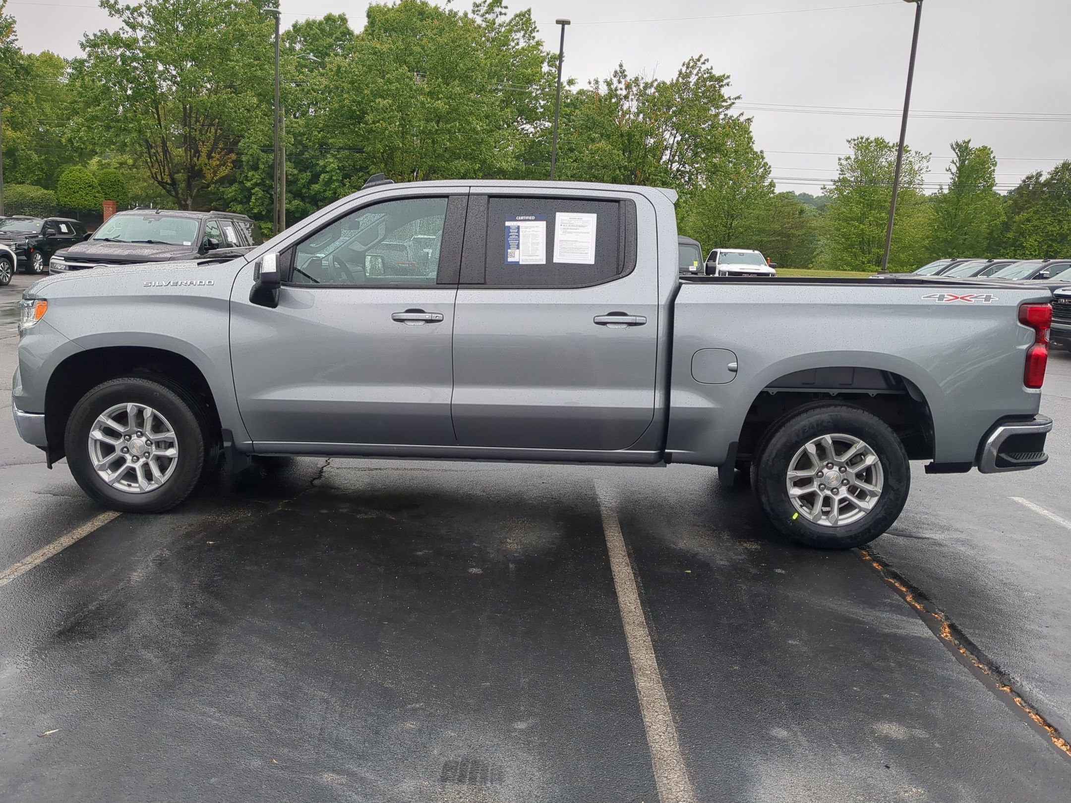 Used 2024 Chevrolet Silverado 1500 LT AWD/4WD image 7