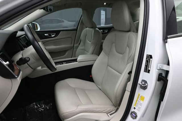 Used 2021 Volvo S60 T5 Momentum w/ Premium Package FWD image 10