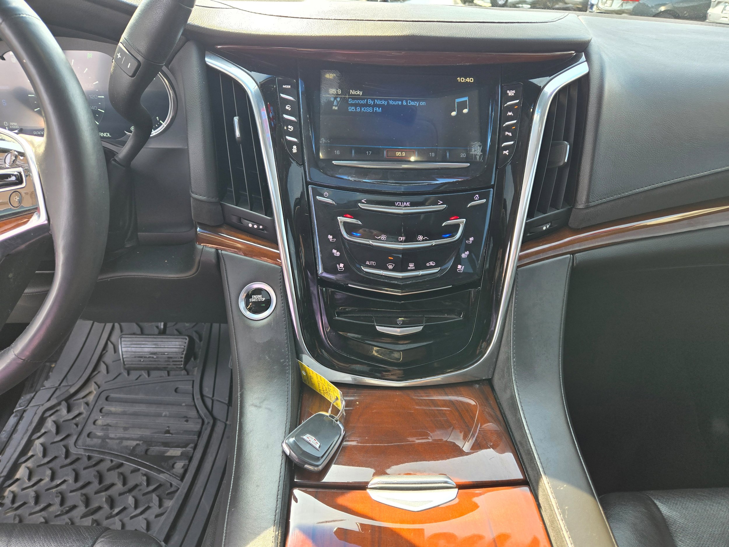 Used 2017 Cadillac Escalade Luxury AWD/4WD image 8