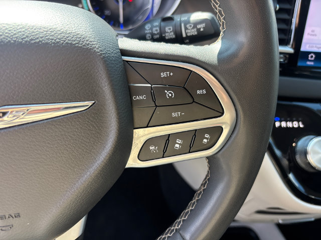 Used 2023 Chrysler Pacifica Touring-L FWD image 21