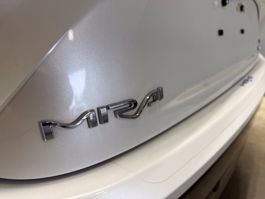 Used 2023 Toyota Mirai w/ Advanced Technology Package RWD image 12