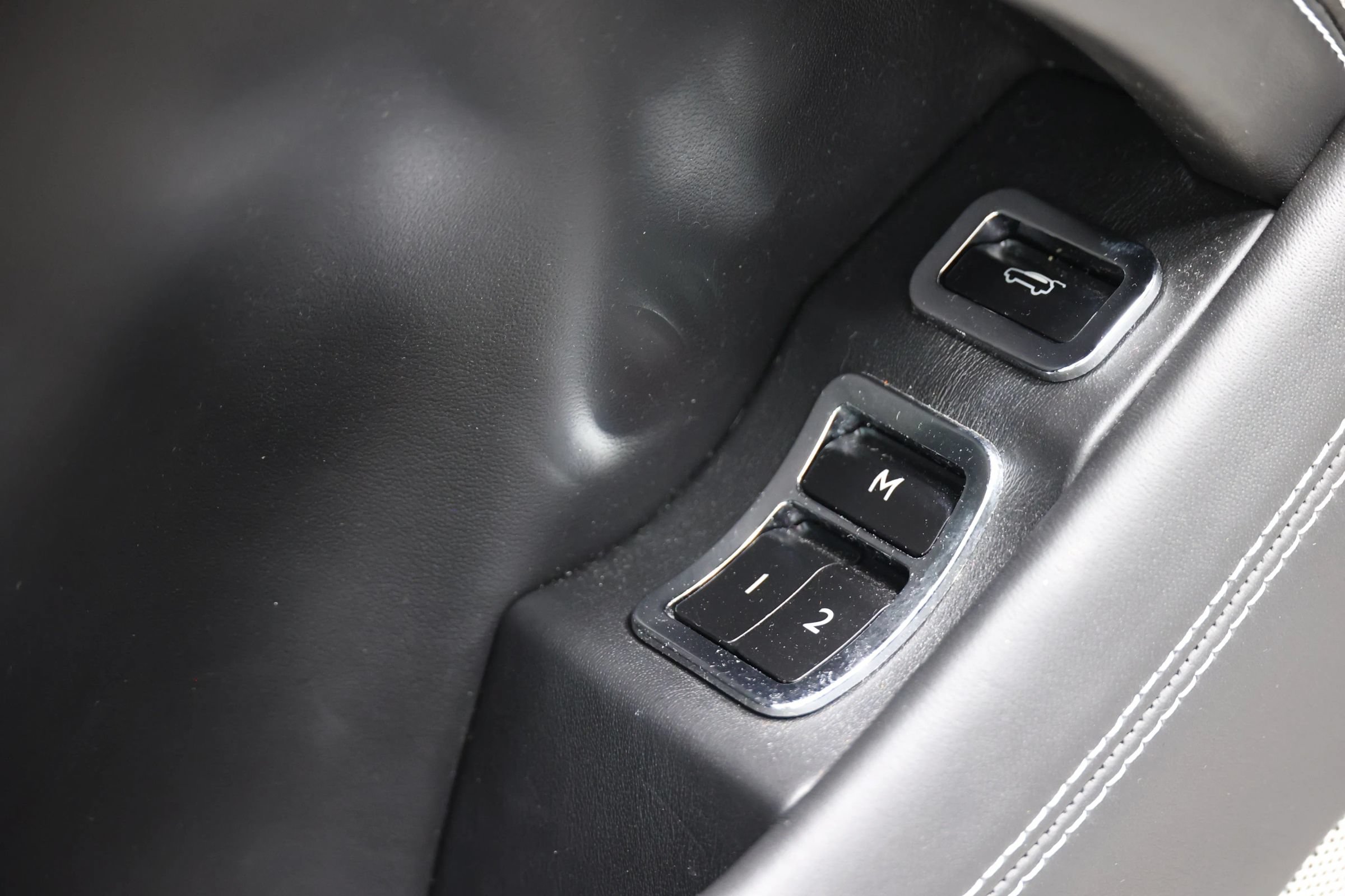 Used 2018 Bentley Bentayga Onyx Edition AWD/4WD image 14