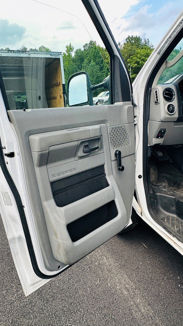 Used 2018 Ford E-350 and Econoline 350 Super Duty image 13