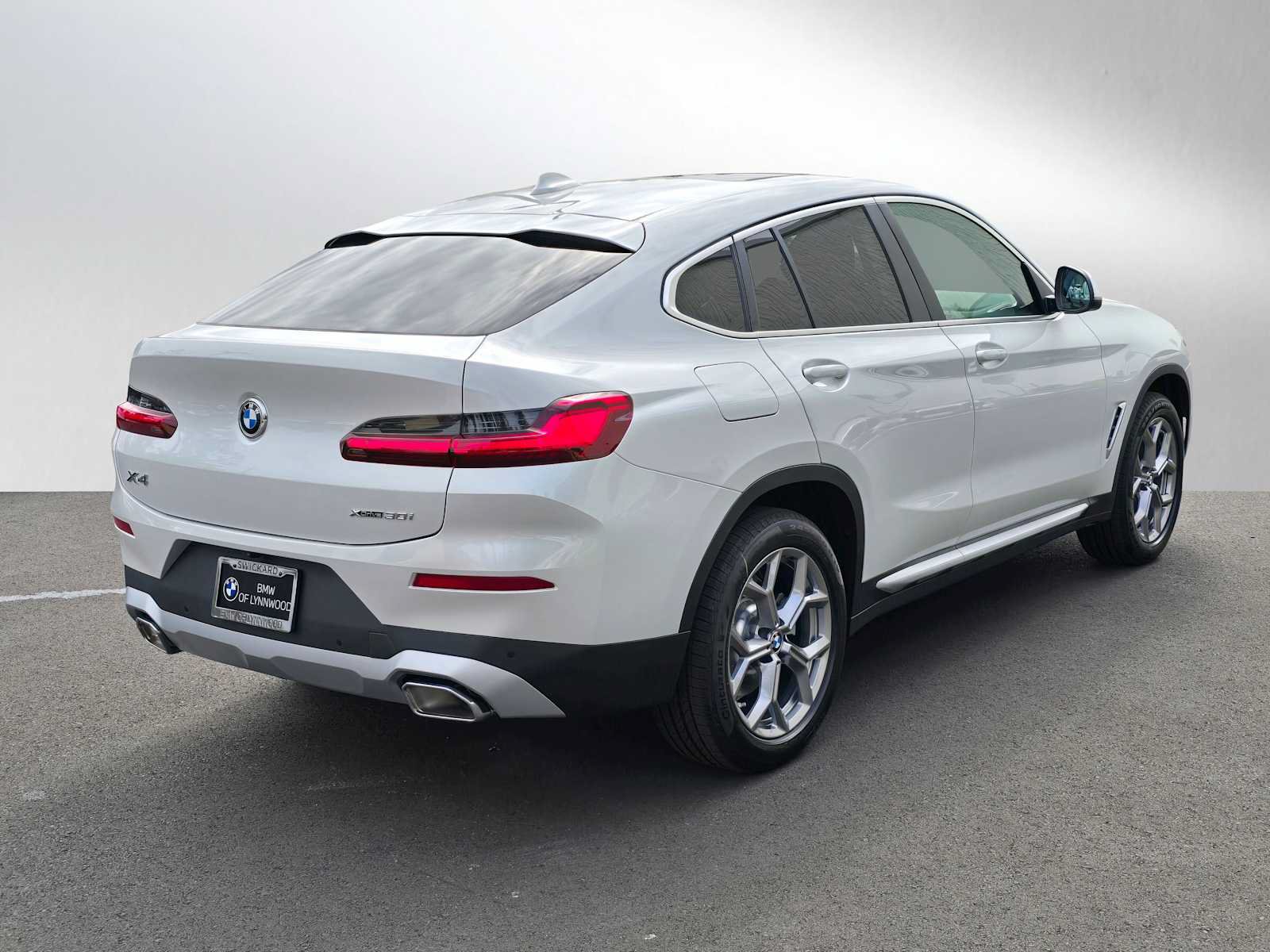 Used 2025 BMW X4 xDrive30i w/ Premium Package AWD/4WD image 4