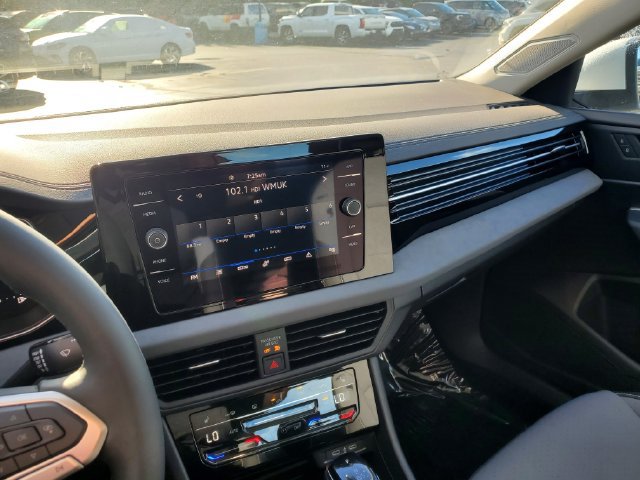 New 2027 Volkswagen Jetta SE FWD image 21