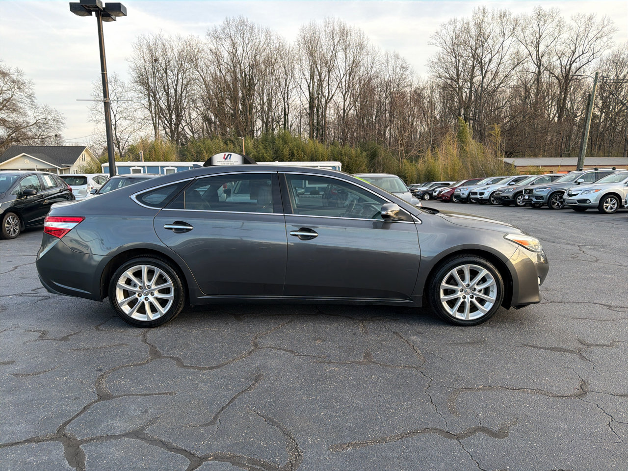 Used 2013 Toyota Avalon XLE Premium image 5