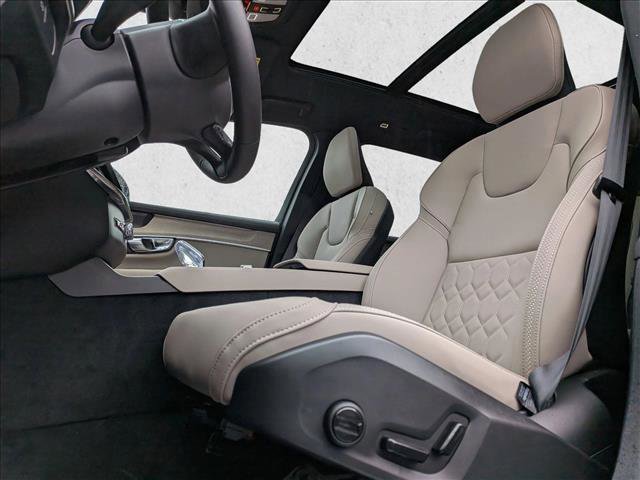 New 2026 Volvo XC90 B6 Plus w/ Protection Package Premier image 4