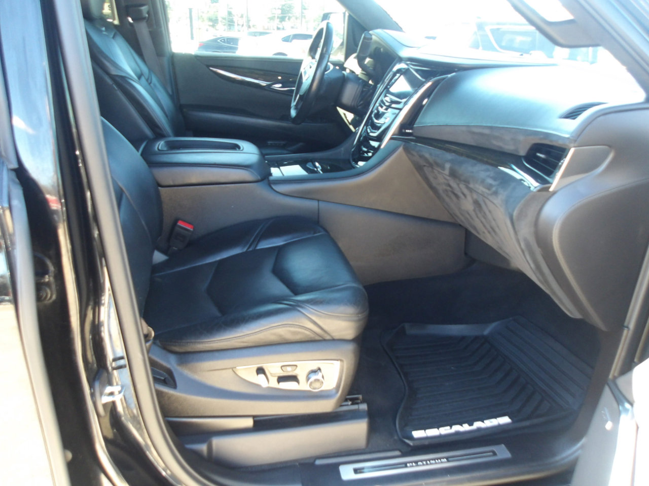 Used 2016 Cadillac Escalade ESV Platinum image 10