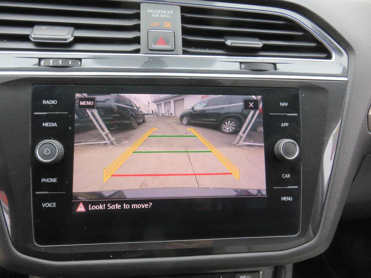 Used 2018 Volkswagen Tiguan SEL image 18