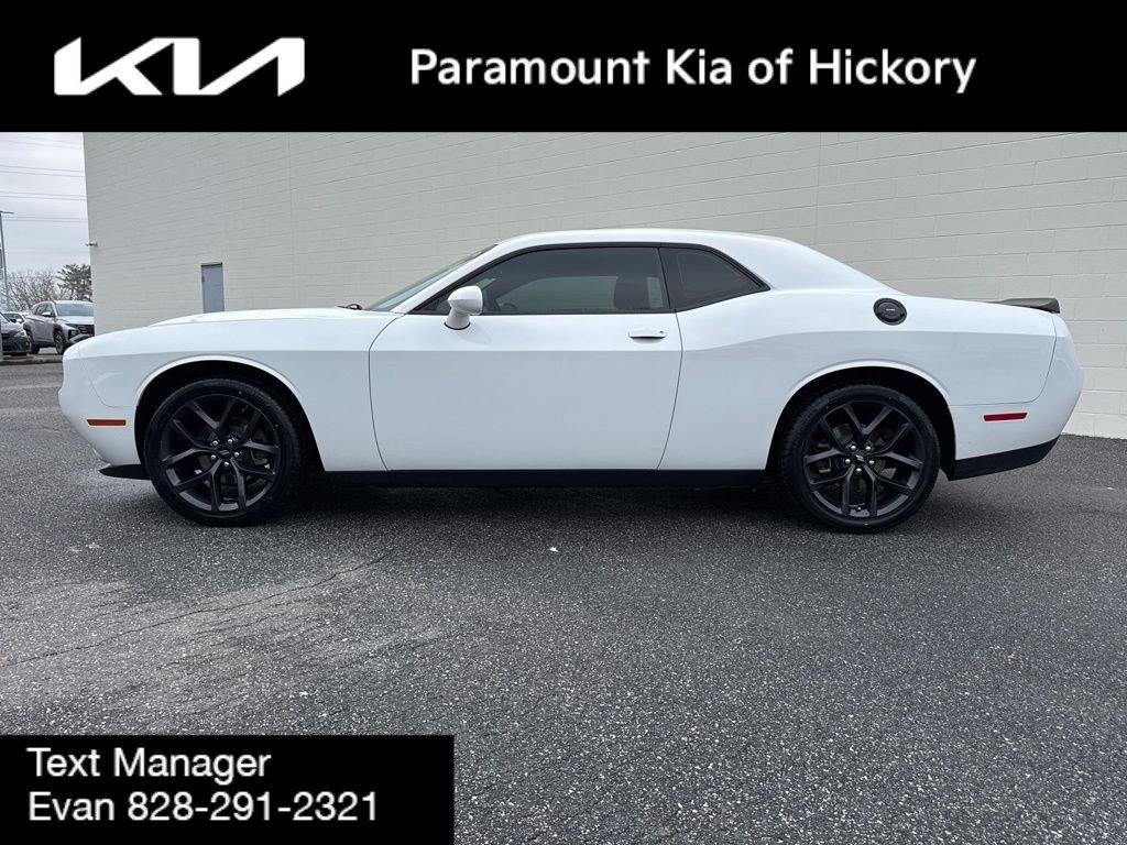 Used 2019 Dodge Challenger SXT w/ Blacktop Package image 4