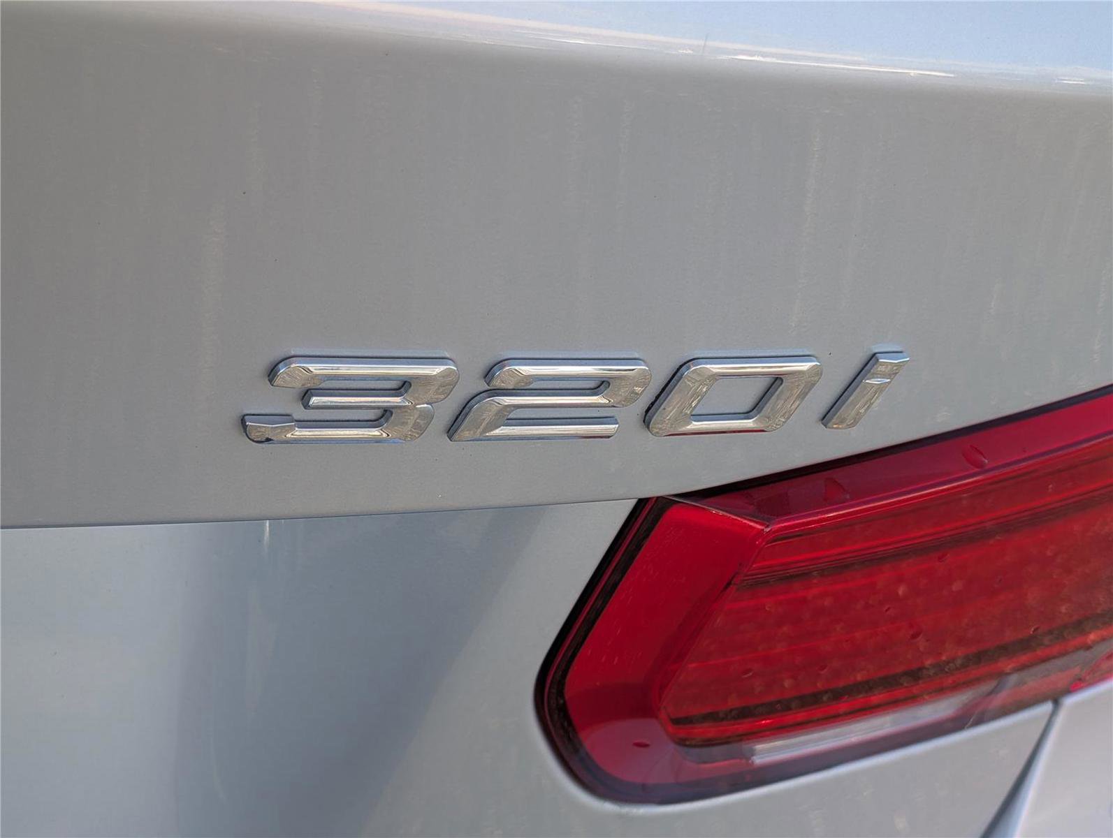 Used 2017 BMW 320i Sedan image 9