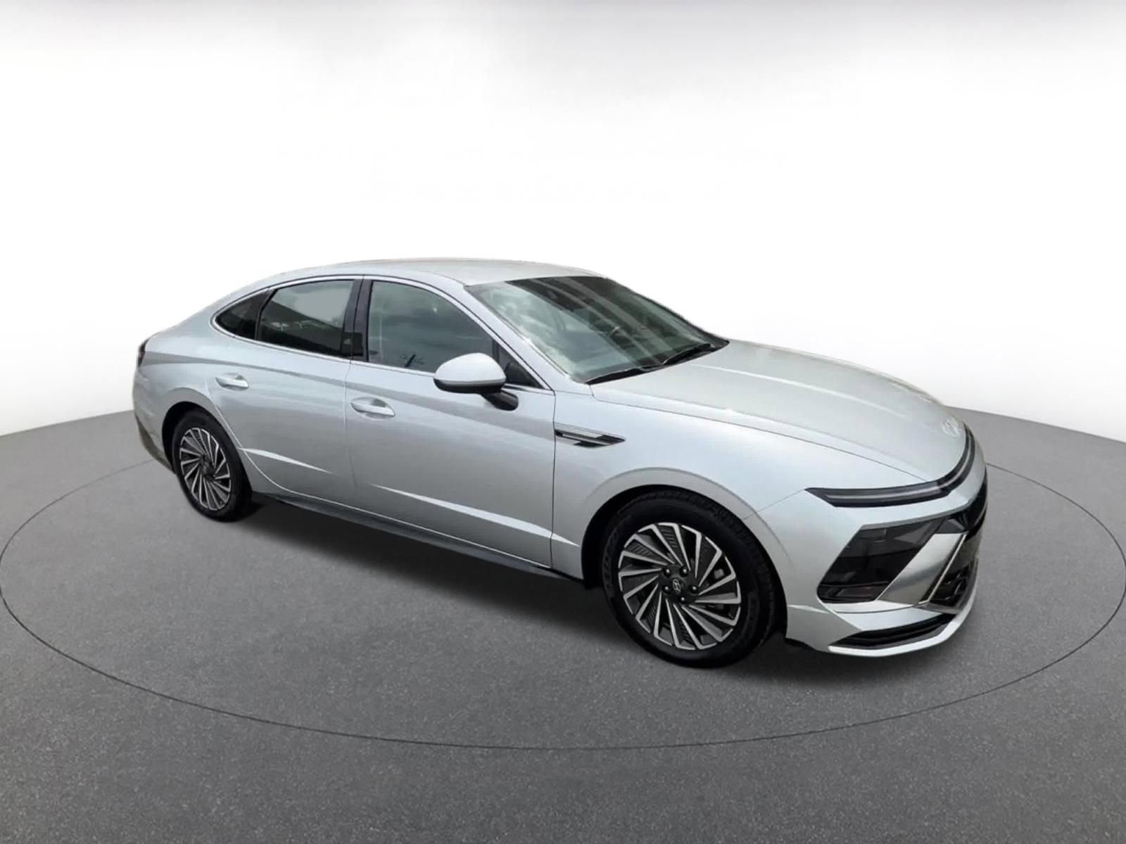 Used 2025 Hyundai Sonata SEL image 2